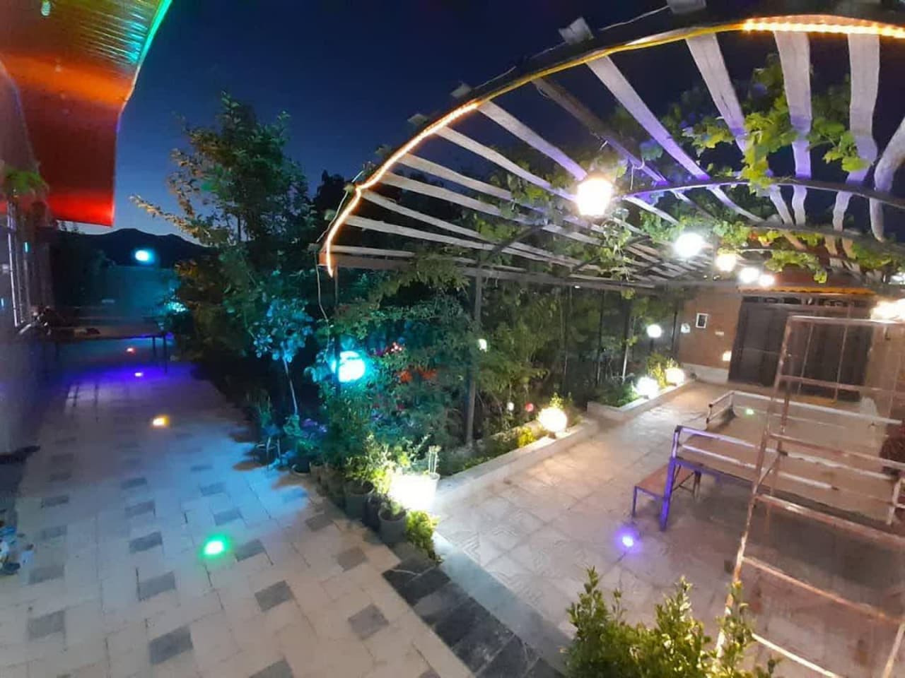 ویلا باغ استخر دار در برزوک کاشان 